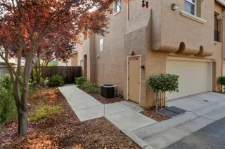 Photo #2: 20050708 Listing