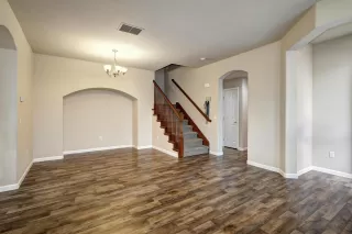 Photo #4: 20050708 Listing