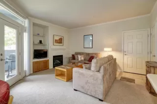 Photo #5: 20051130 Listing 