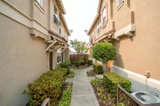 Photo #2: 20051571 Listing