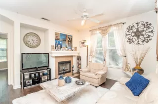 Photo #5: 20051571 Listing