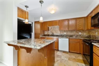 Photo #6: 20051946 Listing