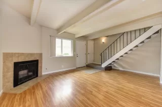 Photo #4: 20052078 Listing