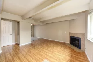 Photo #6: 20052078 Listing