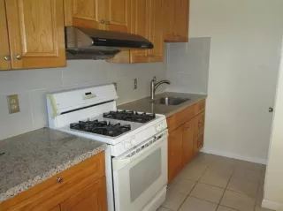 Photo #5: 20052229 Listing