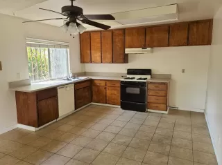 Photo #2: 20052412 Listing