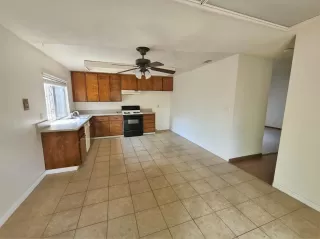 Photo #6: 20052412 Listing