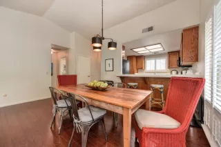 Photo #5: 20052687 Listing