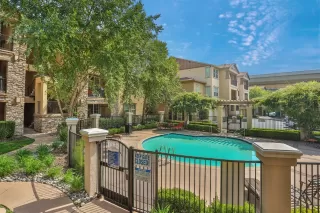 Photo #4: 20052991 Listing