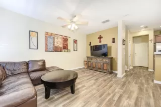 Photo #3: 20053028 Listing