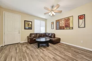 Photo #5: 20053028 Listing