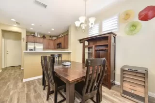 Photo #6: 20053028 Listing