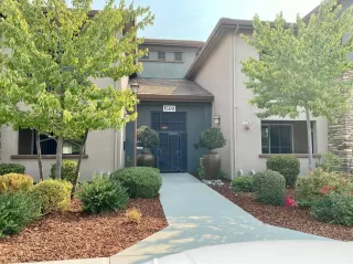 Photo #4: 20053166 Listing