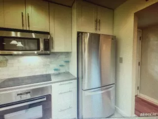 Photo #5: 20053394 Listing