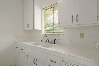 Photo #5: 20053464 Listing 