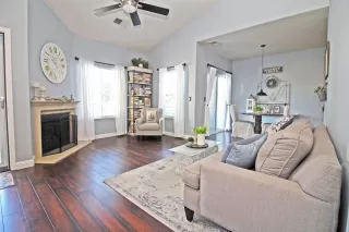 Photo #2: 20053472 Listing