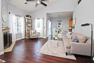 Photo #5: 20053472 Listing