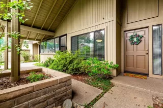 Photo #1: 20053916 Listing
