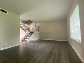 Photo #4: 20053928 Listing