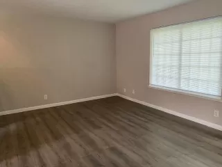 Photo #6: 20053928 Listing