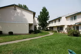 Photo #5: 20053950 Listing