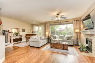 Photo #4: 20053980 Listing