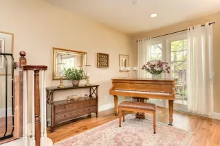 Photo #5: 20053980 Listing