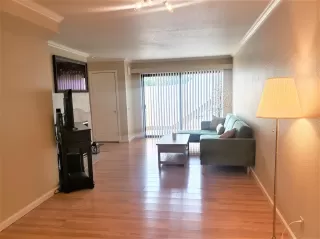 Photo #5: 20054297 Listing 