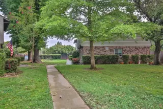 Photo #1: 20054425 Listing