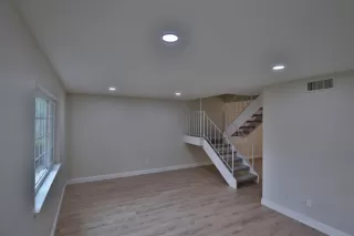 Photo #5: 20054425 Listing