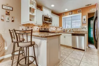 Photo #5: 20054539 Listing