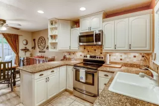 Photo #6: 20054539 Listing