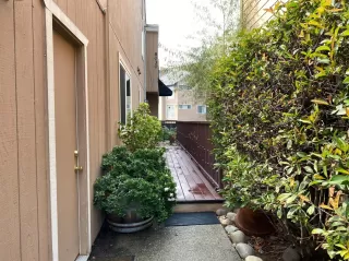 Photo #1: 20054602 Listing