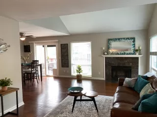 Photo #2: 20054602 Listing