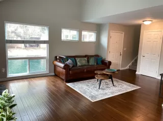 Photo #4: 20054602 Listing