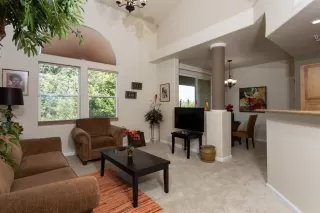 Photo #2: 20054629 Listing