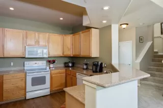 Photo #5: 20054629 Listing