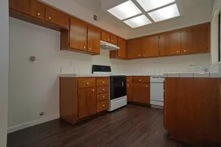 Photo #6: 20054640 Listing