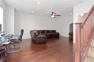 Photo #5: 20054886 Listing
