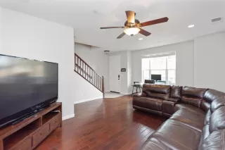 Photo #6: 20054886 Listing