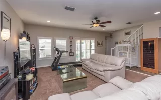 Photo #5: 20055018 Listing