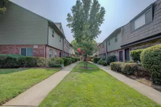 Photo #2: 20055320 Listing