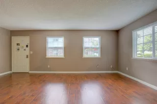 Photo #6: 20055320 Listing