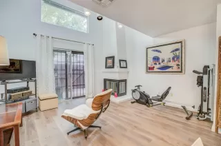 Photo #4: 20055567 Listing