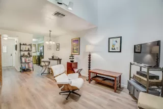 Photo #6: 20055567 Listing