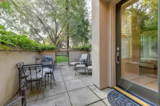 Photo #5: 20055901 Listing