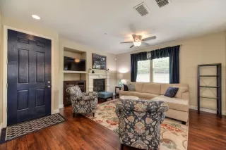 Photo #2: 20055975 Listing 