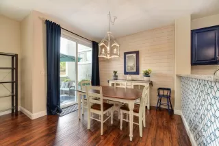 Photo #5: 20055975 Listing 