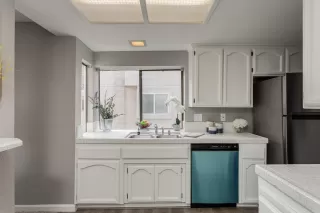 Photo #6: 20056073 Listing