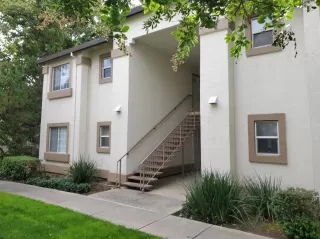Photo #1: 20056085 Listing 